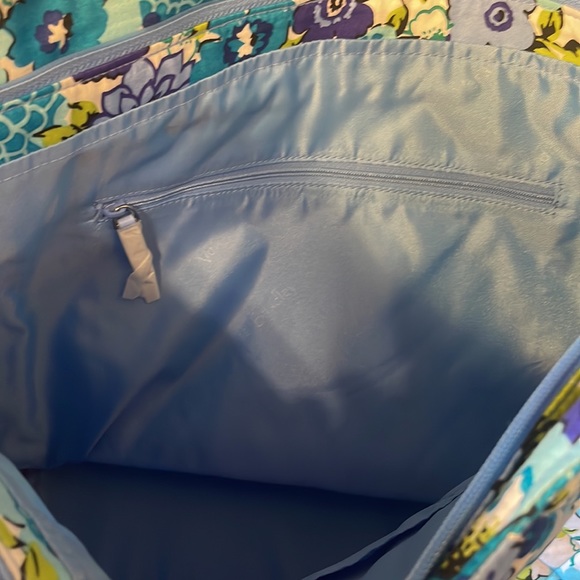 Vera Bradley Factory Pleated Tote - NWT!! - Picture 4 of 8